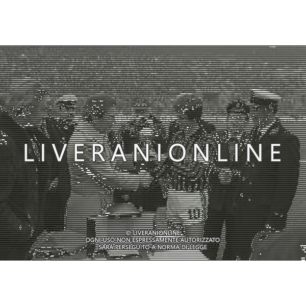 NEG-RETROSPETTIVA GIANNI RIVERA CALCIATORE NELLA FOTO GIANNI RIVERA CON IL SINDACO CARLO TOGNOLI E IL PRESIDENTE DEL MILAN FELICE COLOMBO NELL\'ANNO 1978 A SAN SIRO MILANO PREMIATO PER LE 500 PARTITE CON IL MILAN AG ALDO LIVERANI SAS  