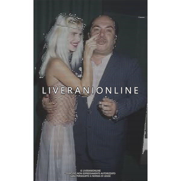Dia - RETROSPETTIVA ILONA STALLER \'CICCIOLINA\' ATTRICE, PORNO STAR NELLA FOTO CON LINO BANFI NELL\'ANNO 1984 AG ALDO LIVERANI SAS