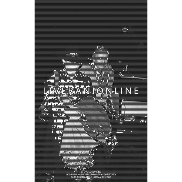 NEG-RETROSPETTIVA ENZO TORTORA PRESENTATORE TELEVISIVO-GIORNALISTA E POLITICO NELLA FOTO ENZO TORTORA CON LA COMPAGNA FRANCESCA SCOPELLITI A MILANO NELL\'ANNO 1987 AG ALDO LIVERANI SAS