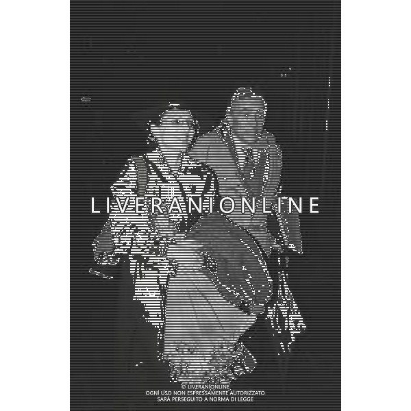 NEG-RETROSPETTIVA ENZO TORTORA PRESENTATORE TELEVISIVO-GIORNALISTA E POLITICO NELLA FOTO ENZO TORTORA CON LA COMPAGNA FRANCESCA SCOPELLITI A MILANO NELL\'ANNO 1987 AG ALDO LIVERANI SAS