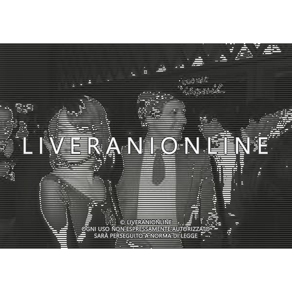 NEG-RETROSPETTIVA GIANNI RIVERA CALCIATORE NELLA FOTO GIANNI RIVERA CON ELISABETTA VIVIANI ALLA PRIMA TEATRALE DI GIGI PROIETTI E LORETTA GOGGI NELL\'ANNO 1981 A MILANO AG ALDO LIVERANI SAS  