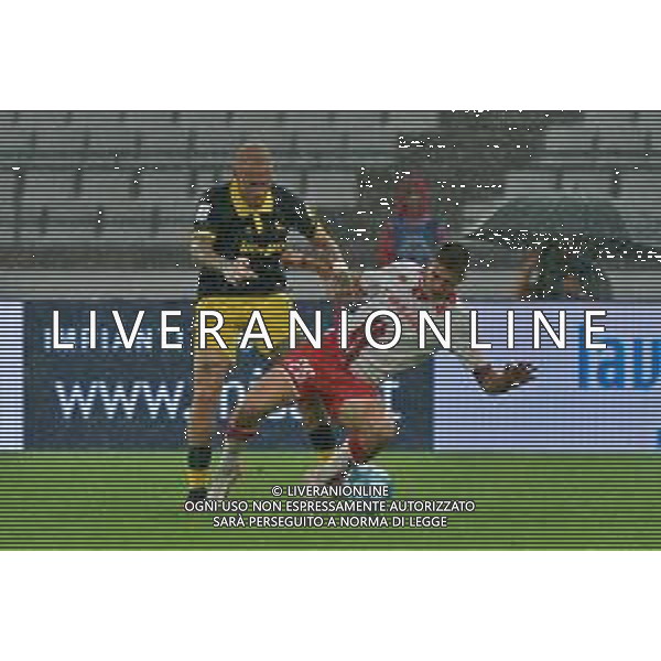 Ilias Koutsoupias of SSC Bari and Antonio Palumbo of Modena FC during the Italian Serie B match SSC Bari vs Modena FC on October 21, 2023 at the San Nicola stadium in Bari, Italy. Photo by Emmanuele Mastrodonato/ag. Aldo Liverani sas