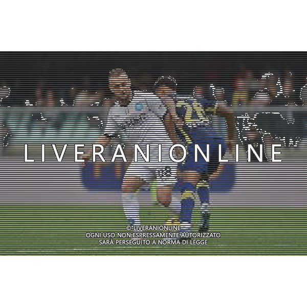 TVRG Hellas Verona vs Napoli nella foto Stanislav Lobotka (Napoli) e Cyril Jean Ngonge (Hellas Verona) Verona 21-10-2023 Stadio Marcantonio Bentegodi Campionato Serie A TIM - 9a giornata foto Roberto Garavaglia/ag. Aldo Liverani sas