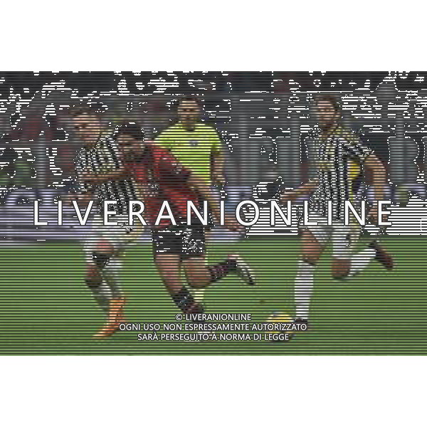 Milan vs Juventus nella foto da SX Arkadiusz Krystian Milik (Juventus) Yacine Adli (Milan) e Manuel Locatelli (Juventus) Milano 22-10-2023 Stadio Giuseppe Meazza - San Siro Campionato Serie A TIM - 9a giornata foto Roberto Garavaglia/ag. Aldo Liverani sas / AGENZIA ALDO LIVERANI SAS