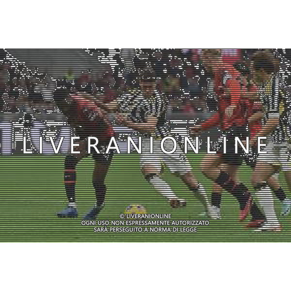 Milan vs Juventus nella foto Fikayo Tomori (Milan) trattiene Dusan Vlahovic (Juventus) in area Milano 22-10-2023 Stadio Giuseppe Meazza - San Siro Campionato Serie A TIM - 9a giornata foto Roberto Garavaglia/ag. Aldo Liverani sas / AGENZIA ALDO LIVERANI SAS