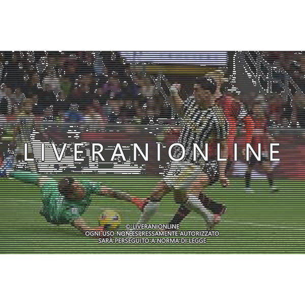 Milan vs Juventus nella foto Dusan Vlahovic (Juventus) occasione da gol nel finale Milano 22-10-2023 Stadio Giuseppe Meazza - San Siro Campionato Serie A TIM - 9a giornata foto Roberto Garavaglia/ag. Aldo Liverani sas / AGENZIA ALDO LIVERANI SAS