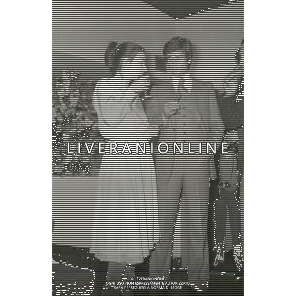 NEG-RETROSPETTIVA GIANNI RIVERA CALCIATORE NELLA FOTO GIANNI RIVERA CON ELISABETTA VIVIANI ALL\'INAUGURAZIONE DEL NUOVO RISTORANTE DI ENRICO ALBERTOSI A MILANO NELL\'ANNO 1978 AG ALDO LIVERANI SAS