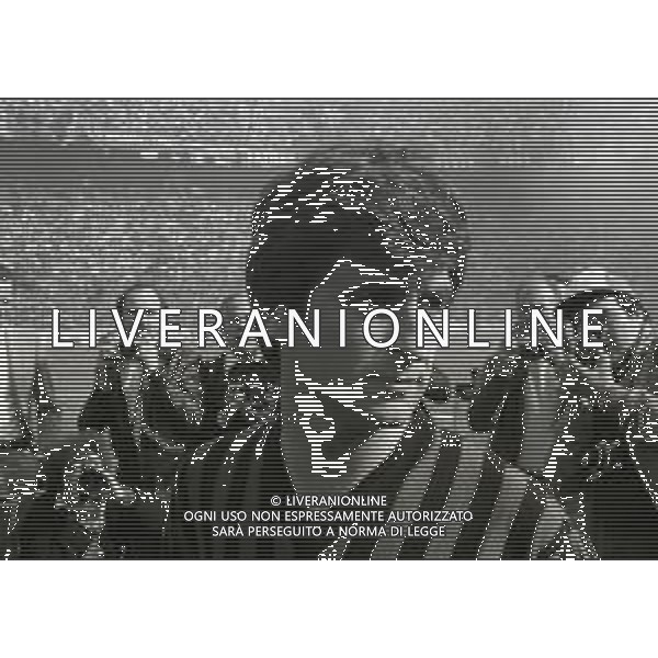 NEG-RETROSPETTIVA GIANNI RIVERA CALCIATORE NELLA FOTO GIANNI RIVERA PARLA AI TIFOSI E DA L\'ANNUNCIO DELL\'ADDIO AL CALCIO GIOCATO NELL\'ANNO 1979 ALLO STADIO SAN SIRO DI MILANO AG ALDO LIVERANI SAS 