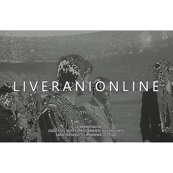 NEG-RETROSPETTIVA GIANNI RIVERA CALCIATORE NELLA FOTO GIANNI RIVERA PARLA AI TIFOSI E DA L\'ANNUNCIO DELL\'ADDIO AL CALCIO GIOCATO NELL\'ANNO 1979 ALLO STADIO SAN SIRO DI MILANO AG ALDO LIVERANI SAS 