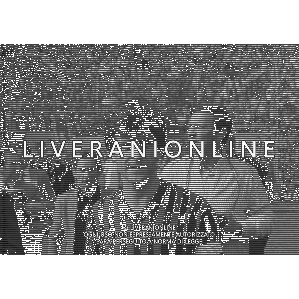 NEG-RETROSPETTIVA GIANNI RIVERA CALCIATORE NELLA FOTO GIANNI RIVERA PARLA AI TIFOSI E DA L\'ANNUNCIO DELL\'ADDIO AL CALCIO GIOCATO NELL\'ANNO 1979 ALLO STADIO SAN SIRO DI MILANO AG ALDO LIVERANI SAS 