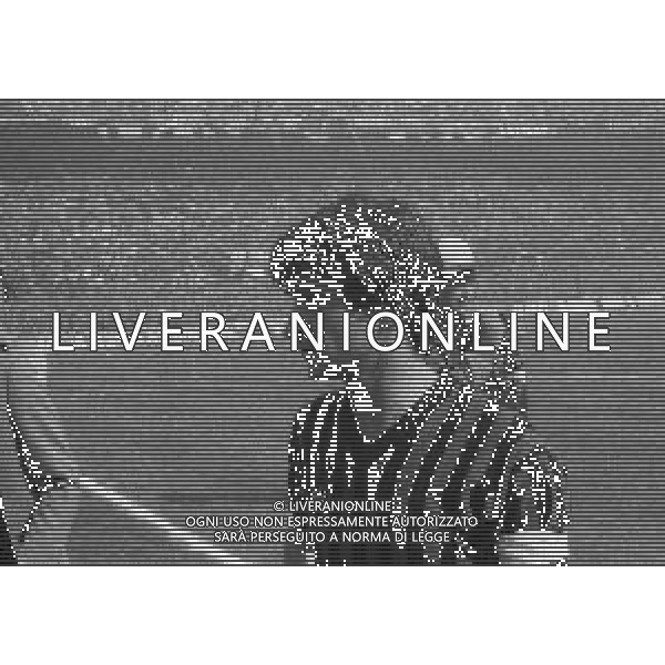 NEG-RETROSPETTIVA GIANNI RIVERA CALCIATORE NELLA FOTO GIANNI RIVERA PARLA AI TIFOSI E DA L\'ANNUNCIO DELL\'ADDIO AL CALCIO GIOCATO NELL\'ANNO 1979 ALLO STADIO SAN SIRO DI MILANO AG ALDO LIVERANI SAS 