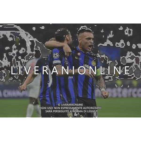 Inter vs Salisburgo nella foto Hakan Calhanoglu (Inter) e Lautaro Martinez (Inter) esultano dopo il gol del 2 a 1 Milano 24-10-2023 Stadio Giuseppe Meazza - San Siro UEFA Champions League fase a gironi 3a giornata - Gruppo D foto Roberto Garavaglia/ag. Aldo Liverani sas/AGENZIA ALDO LIVERANI SAS