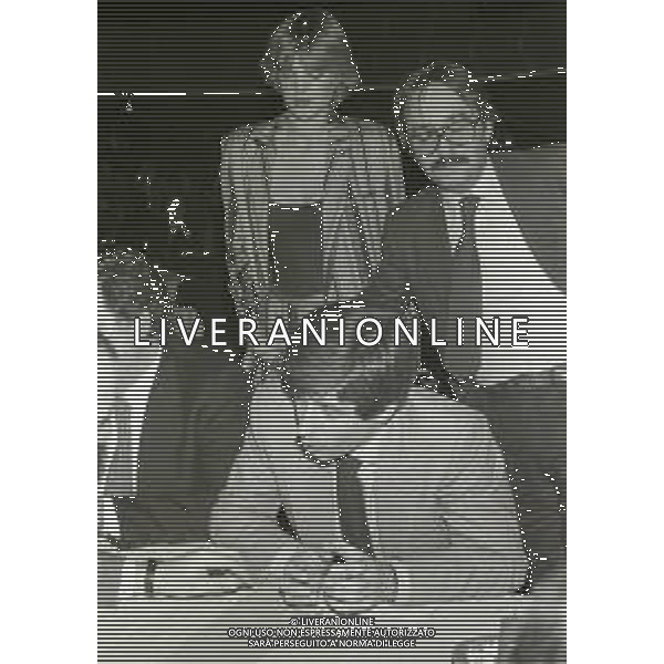 NEG-RETROSPETTIVA GIANNI RIVERA CALCIATORE NELLA FOTO GIANNI RIVERA ALLA PRIMA TEATRALE DELLO SPETTACOLO “L\'ANGELO AZZURRO“ A MILANO NELL\'ANNO 1979 AG ALDO LIVERANI SAS 