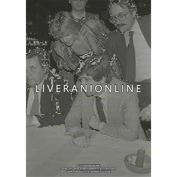NEG-RETROSPETTIVA GIANNI RIVERA CALCIATORE NELLA FOTO GIANNI RIVERA ALLA PRIMA TEATRALE DELLO SPETTACOLO “L\'ANGELO AZZURRO“ A MILANO NELL\'ANNO 1979 AG ALDO LIVERANI SAS  