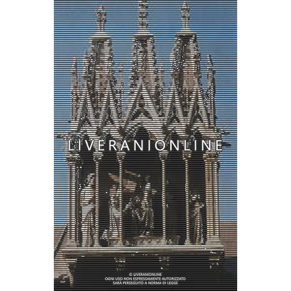 TOSCANA CIITA\' PISA-il tabernacolo che sormonta l\'ingresso al camposanto AG ALDO LIVERANI SAS