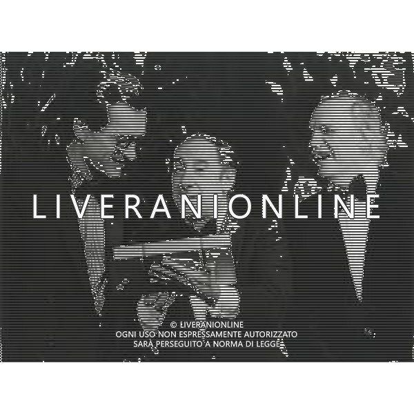 NEG-RETROSPETTIVA WIM WENDERS REGISTA NELLA FOTO WIM WENDERS VINCE LA PALMA D\'ORO A CANNES -FRANCISCO RABAL E ALFREDO LANDA NELL\'ANNO 1984 AG ALDO LIVERANI SAS