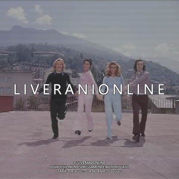 COL-RETROSPETTIVA COMPLESSO MUSICALE DEI RICCHI E POVERI I COMPONENTI DEL GRUPPO MUSICALE DEI RICCHI E POVERI ANGELO SOTGIU-FRANCO GATTI-MARINA OCCHIENA E ANGELA BRAMBATI A SAINT VINCENT NELL\'ANNO 1971 AG ALDO LIVERANI SAS