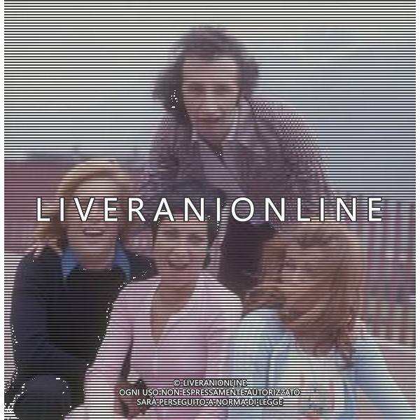 COL-RETROSPETTIVA COMPLESSO MUSICALE DEI RICCHI E POVERI I COMPONENTI DEL GRUPPO MUSICALE DEI RICCHI E POVERI ANGELO SOTGIU-FRANCO GATTI-MARINA OCCHIENA E ANGELA BRAMBATI A SAINT VINCENT NELL\'ANNO 1971 AG ALDO LIVERANI SAS