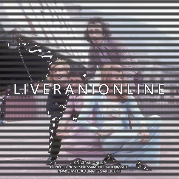 COL-RETROSPETTIVA COMPLESSO MUSICALE DEI RICCHI E POVERI I COMPONENTI DEL GRUPPO MUSICALE DEI RICCHI E POVERI ANGELO SOTGIU-FRANCO GATTI-MARINA OCCHIENA E ANGELA BRAMBATI A SAINT VINCENT NELL\'ANNO 1971 AG ALDO LIVERANI SAS