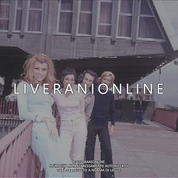 COL-RETROSPETTIVA COMPLESSO MUSICALE DEI RICCHI E POVERI I COMPONENTI DEL GRUPPO MUSICALE DEI RICCHI E POVERI ANGELO SOTGIU-FRANCO GATTI-MARINA OCCHIENA E ANGELA BRAMBATI A SAINT VINCENT NELL\'ANNO 1971 AG ALDO LIVERANI SAS