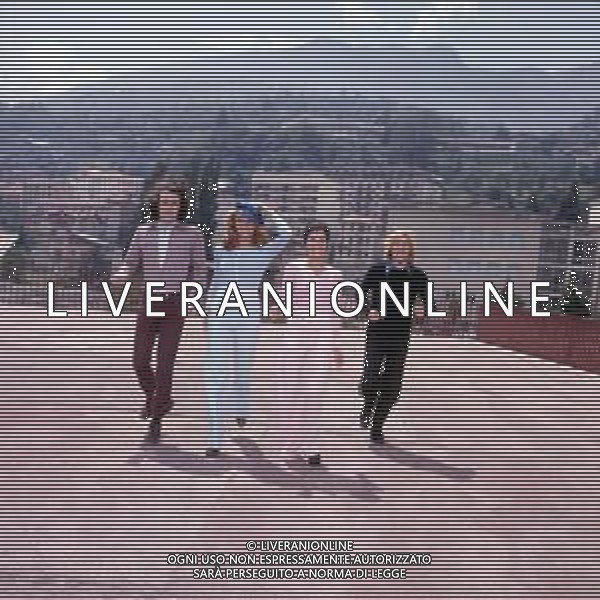 COL-RETROSPETTIVA COMPLESSO MUSICALE DEI RICCHI E POVERI I COMPONENTI DEL GRUPPO MUSICALE DEI RICCHI E POVERI ANGELO SOTGIU-FRANCO GATTI-MARINA OCCHIENA E ANGELA BRAMBATI A SAINT VINCENT NELL\'ANNO 1971 AG ALDO LIVERANI SAS