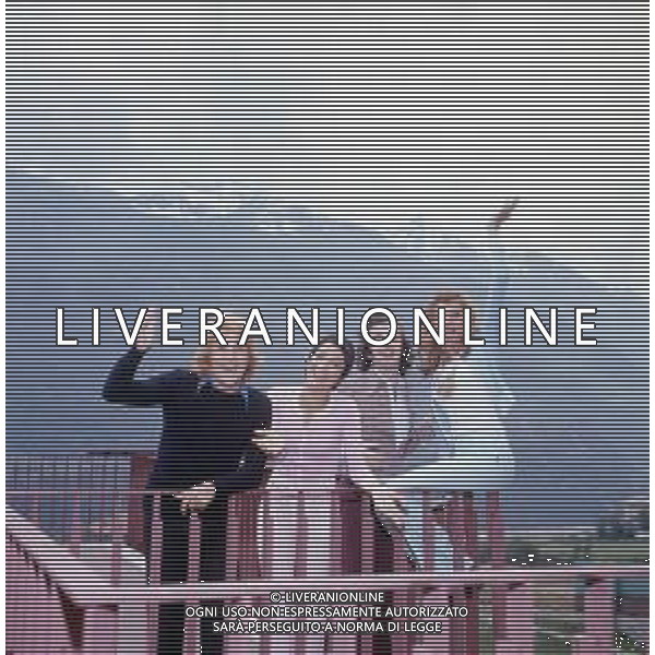 COL-RETROSPETTIVA COMPLESSO MUSICALE DEI RICCHI E POVERI I COMPONENTI DEL GRUPPO MUSICALE DEI RICCHI E POVERI ANGELO SOTGIU-FRANCO GATTI-MARINA OCCHIENA E ANGELA BRAMBATI A SAINT VINCENT NELL\'ANNO 1971 AG ALDO LIVERANI SAS