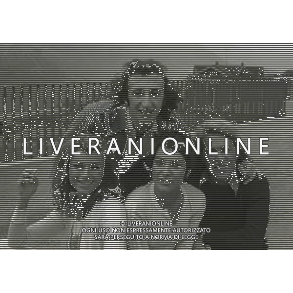 RETROSPETTIVA COMPLESSO I RICCHI E POVERI NELLA FOTO COMPLESSO MUSICALE DEI RICCHI E POVERI NELL\'ANNO 1971 AL FESTIVAL DI SAINT VINCENT Angelo Sotgiu, Franco Gatti, Angela Brambati e Marina Occhiena AG ALDO LIVERANI SAS