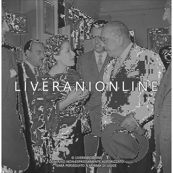 Neg- RIUNIONE VARI ARTISTI E PERSONALITA\' A SOSTEGNO DI VIA MARGUTTA A ROMA ANNI \'50 NELLA FOTO LA SCRITTRICE FLORA VOLPINI AG ALDO LIVERANI SAS