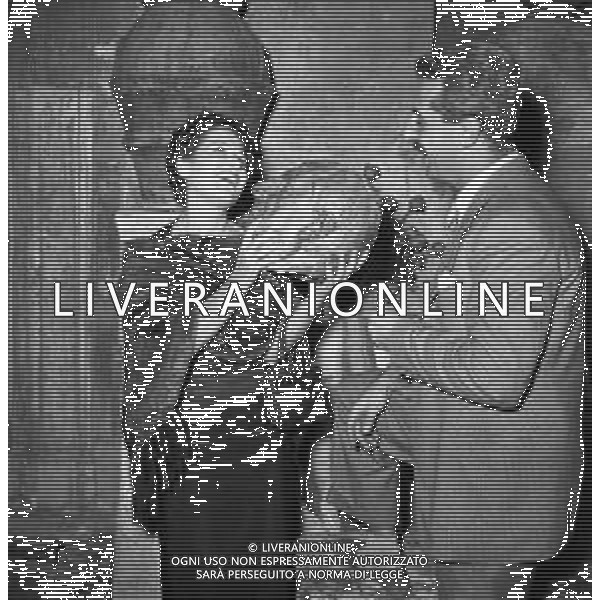 Neg- RIUNIONE VARI ARTISTI E PERSONALITA\' A SOSTEGNO DI VIA MARGUTTA A ROMA ANNI \'50 NELLA FOTO LA SCRITTRICE FLORA VOLPINI AG ALDO LIVERANI SAS