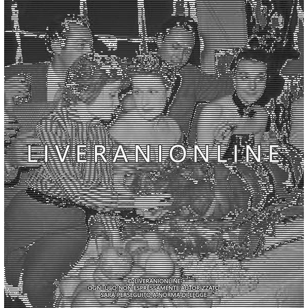 Neg- RIUNIONE VARI ARTISTI E PERSONALITA\' A SOSTEGNO DI VIA MARGUTTA A ROMA ANNI \'50 NELLA FOTO LA PITTRICE NOVELLA PARIGINI AG ALDO LIVERANI SAS