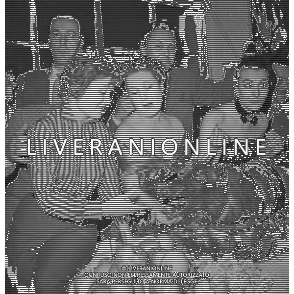 Neg- RIUNIONE VARI ARTISTI E PERSONALITA\' A SOSTEGNO DI VIA MARGUTTA A ROMA ANNI \'50 NELLA FOTO LA PITTRICE NOVELLA PARIGINI AG ALDO LIVERANI SAS