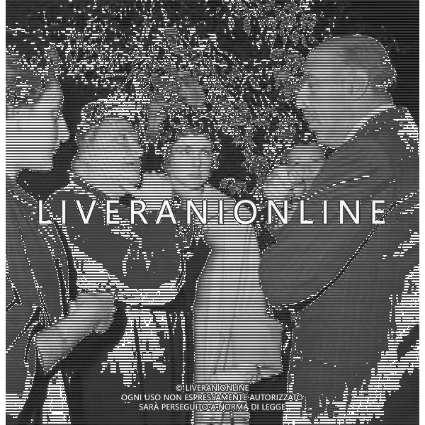 Neg- RIUNIONE VARI ARTISTI E PERSONALITA\' A SOSTEGNO DI VIA MARGUTTA A ROMA ANNI \'50 AG ALDO LIVERANI SAS