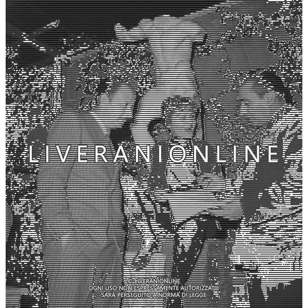 Neg- RIUNIONE VARI ARTISTI E PERSONALITA\' A SOSTEGNO DI VIA MARGUTTA A ROMA ANNI \'50 NELLA FOTO LA PITTRICE NOVELLA PARIGINI AG ALDO LIVERANI SAS