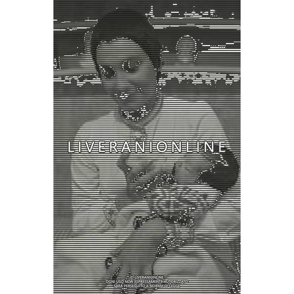 NEG-RETROSPETTIVA ANGELA BRAMBATI CANTANTE DEL COMPLESSO MUSICALE RICCHI E POVERI NELLA FOTO ANGELA BRAMBATI CON IL FIGLIO LUCA NELL\'ANNO 1975 AG ALDO LIVERANI SAS