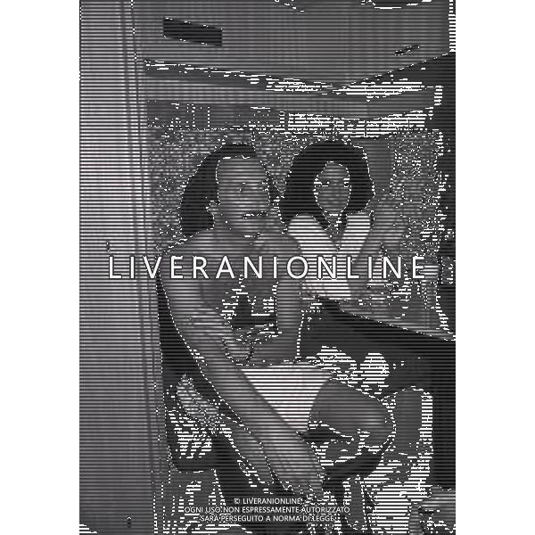 NEG-RETROSPETTIVA COMPLESSO I RICCHI E POVERI NELLA FOTO FRANCO GATTI CON LA MOGLIE STEFANIA PICASSO NELL\'ANNO 1982 A GENOVA AG ALDO LIVERANI SAS
