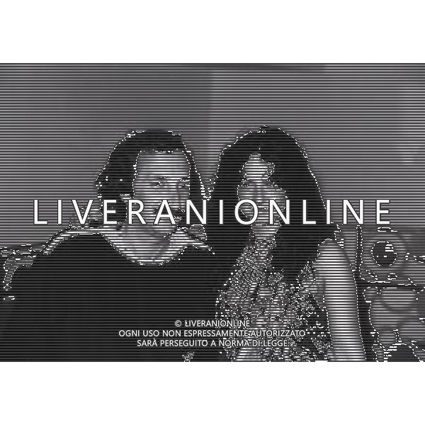 NEG-RETROSPETTIVA COMPLESSO I RICCHI E POVERI NELLA FOTO FRANCO GATTI CON LA MOGLIE E STEFANIA PICASSO IL COMPLESSO MUSICALE DEI RICCHI E POVERI NELL\'ANNO 1981 A MILAZZO AG ALDO LIVERANI SAS  