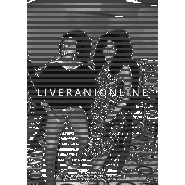 NEG-RETROSPETTIVA COMPLESSO I RICCHI E POVERI NELLA FOTO FRANCO GATTI CON LA MOGLIE E STEFANIA PICASSO IL COMPLESSO MUSICALE DEI RICCHI E POVERI NELL\'ANNO 1981 A MILAZZO AG ALDO LIVERANI SAS  