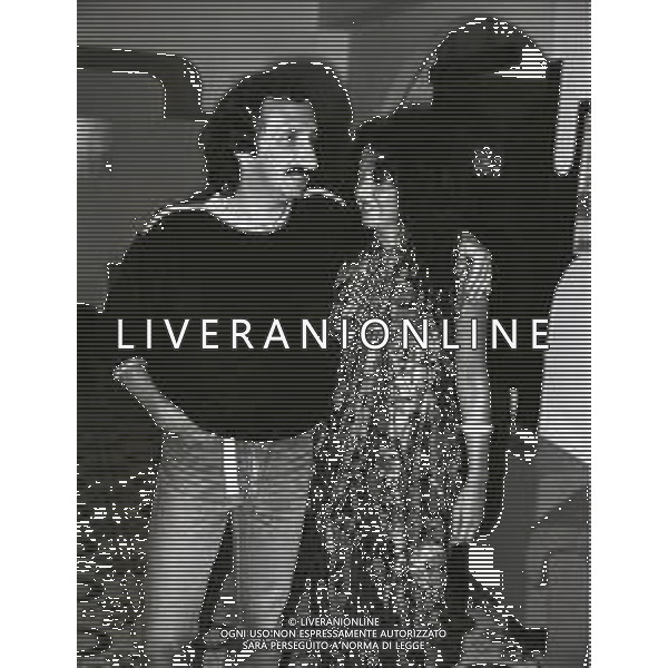 NEG-RETROSPETTIVA COMPLESSO I RICCHI E POVERI NELLA FOTO FRANCO GATTI CON LA MOGLIE E STEFANIA PICASSO IL COMPLESSO MUSICALE DEI RICCHI E POVERI NELL\'ANNO 1981 A MILAZZO AG ALDO LIVERANI SAS  