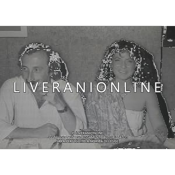 NEG-RETROSPETTIVA COMPLESSO I RICCHI E POVERI NELLA FOTO FRANCO GATTI CON LA MOGLIE STEFANIA PICASSO NELL\'ANNO 1982 A GENOVA AG ALDO LIVERANI SAS