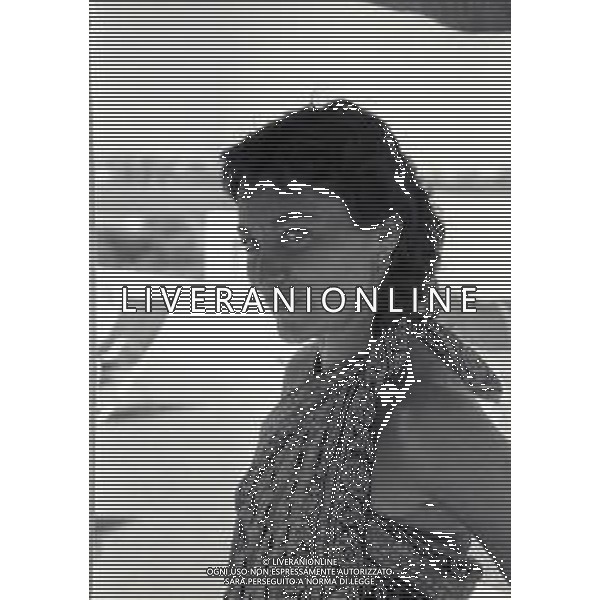NEG-RETROSPETTIVA COMPLESSO I RICCHI E POVERI NELLA FOTO ANGELA BRAMBATI COMPLESSO MUSICALE DEI RICCHI E POVERI NELL\'ANNO 1981 A MILAZZO AG ALDO LIVERANI SAS  