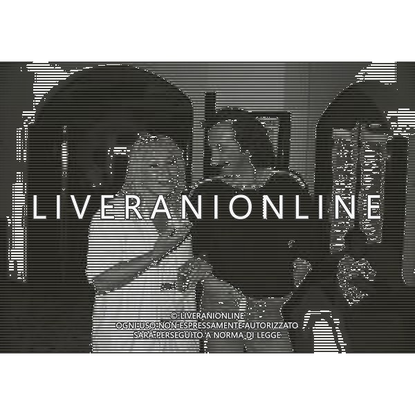 NEG-RETROSPETTIVA COMPLESSO I RICCHI E POVERI NELLA FOTO FRANCO GATTI COMPLESSO MUSICALE DEI RICCHI E POVERI NELL\'ANNO 1981 A MILAZZO AG ALDO LIVERANI SAS  