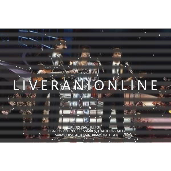 RICCHI E POVERI gruppo musicale italiano, nato artisticamente nel 1968, a Genova - Retrospettiva (composto da Angela Brambati, Angelo Sotgiu e Franco Gatti) nella foto Teatro Ariston di Sanremo 35mo Festival della Canzone Italiana - 1985 vincitori con la canzone \' Se m\'innamoro \' © Archivio / AGENZIA ALDO LIVERANI SAS