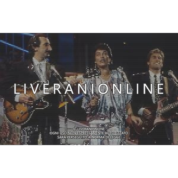 RICCHI E POVERI gruppo musicale italiano, nato artisticamente nel 1968, a Genova - Retrospettiva (composto da Angela Brambati, Angelo Sotgiu e Franco Gatti) nella foto Teatro Ariston di Sanremo 35mo Festival della Canzone Italiana - 1985 vincitori con la canzone \' Se m\'innamoro \' © Archivio / AGENZIA ALDO LIVERANI SAS