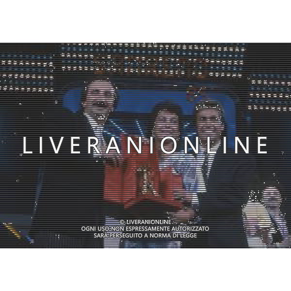 RICCHI E POVERI gruppo musicale italiano, nato artisticamente nel 1968, a Genova - Retrospettiva (composto da Angela Brambati, Angelo Sotgiu e Franco Gatti) nella foto Teatro Ariston di Sanremo 35mo Festival della Canzone Italiana - 1985 vincitori con la canzone \' Se m\'innamoro \' © Archivio / AGENZIA ALDO LIVERANI SAS