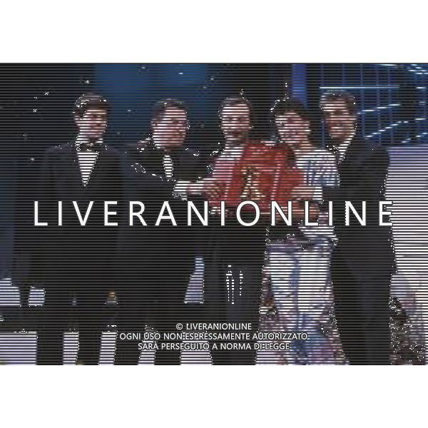 RICCHI E POVERI gruppo musicale italiano, nato artisticamente nel 1968, a Genova - Retrospettiva (composto da Angela Brambati, Angelo Sotgiu e Franco Gatti) nella foto Teatro Ariston di Sanremo 35mo Festival della Canzone Italiana - 1985 vincitori con la canzone \' Se m\'innamoro \' © Archivio / AGENZIA ALDO LIVERANI SAS