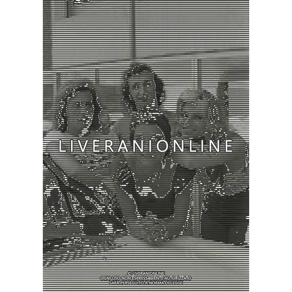 RETROSPETTIVA COMPLESSO I RICCHI E POVERI NELLA FOTO COMPLESSO MUSICALE DEI RICCHI E POVERI NELL\'ANNO 1976 A SAINT VINCENT Angelo Sotgiu, Franco Gatti, Angela Brambati e Marina Occhiena  AG ALDO LIVERANI SAS