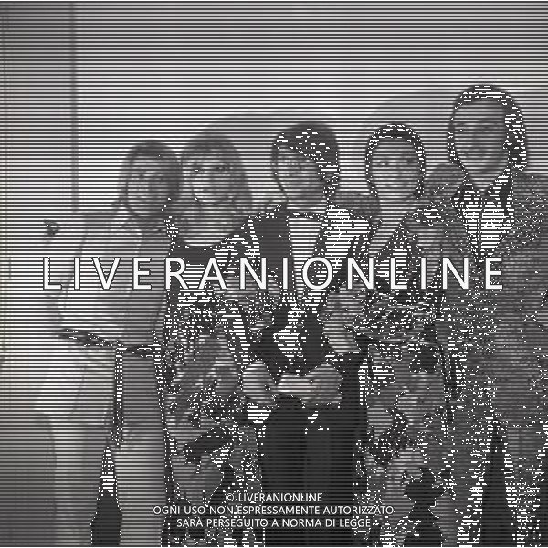 NEG-RETROSPETTIVA COMPLESSO I RICCHI E POVERI NELLA FOTO COMPLESSO MUSICALE DEI RICCHI E POVERI NELL\'ANNO 1970 AL FESTIVAL DI SANREMO Angelo Sotgiu, Franco Gatti, Angela Brambati e Marina Occhiena AG ALDO LIVERANI SAS  