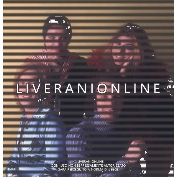 COL-RICCHI E POVERI gruppo musicale italiano, nato artisticamente nel 1968, a Genova - Retrospettiva (composto da Angela Brambati, Marina Occhiena, Angelo Sotgiu e Franco Gatti) ANNO 1972 AGENZIA ALDO LIVERANI SAS 