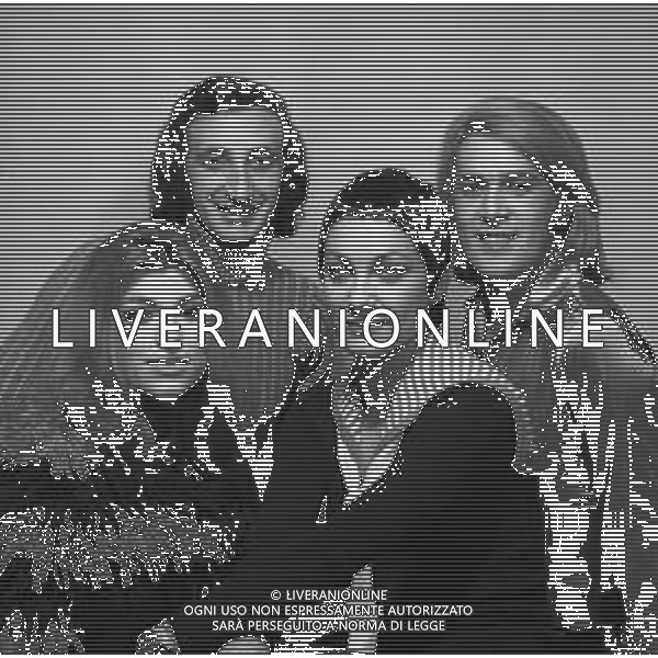NEG-RICCHI E POVERI gruppo musicale italiano, nato artisticamente nel 1968, a Genova - Retrospettiva (composto da Angela Brambati, Marina Occhiena, Angelo Sotgiu e Franco Gatti) ANNO 1972 AGENZIA ALDO LIVERANI SAS