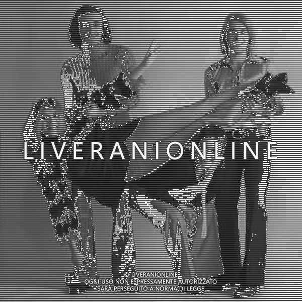 NEG-RICCHI E POVERI gruppo musicale italiano, nato artisticamente nel 1968, a Genova - Retrospettiva (composto da Angela Brambati, Marina Occhiena, Angelo Sotgiu e Franco Gatti) ANNO 1972 AGENZIA ALDO LIVERANI SAS